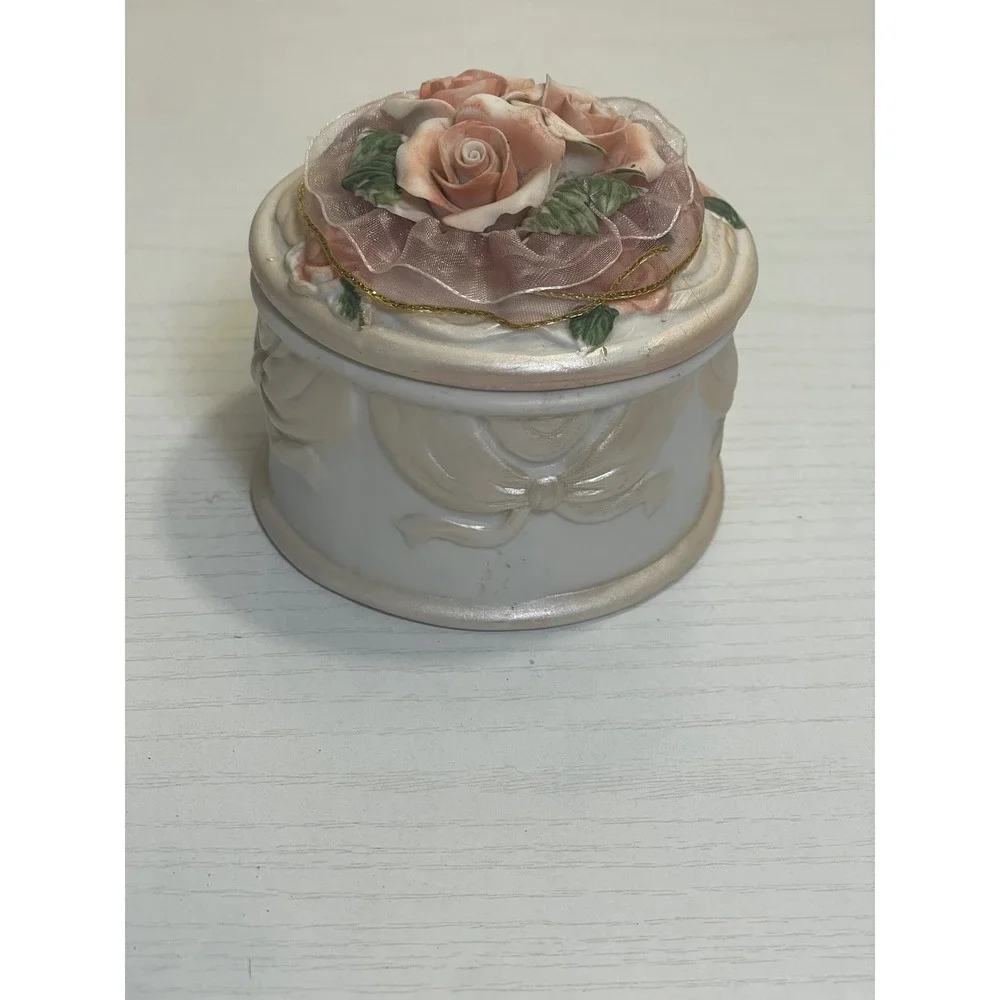 Vintage Ceramic Trinket Box Rose Floral Lace Cordey Jewelry‎ Keepsake Organizer